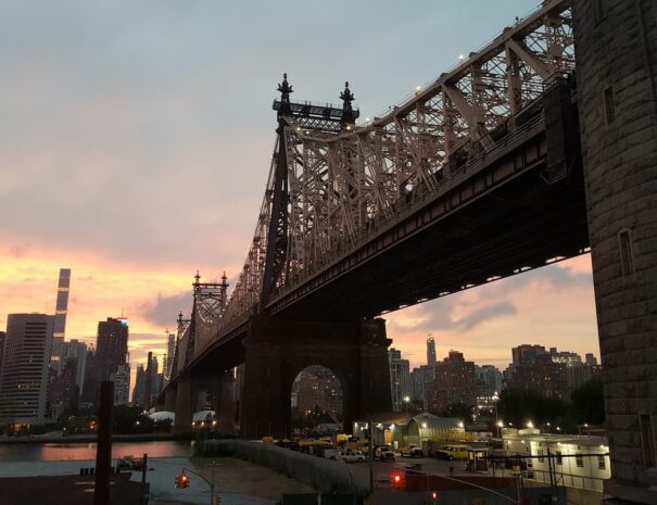 Queensboro Bridge, vista desde Queens. Experiencia de NY de Película