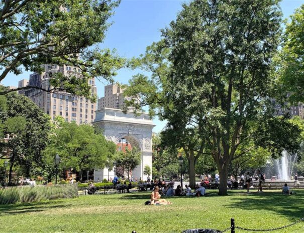 Panorámica de Washington Square Park, con el el arco de Washington de fondo.